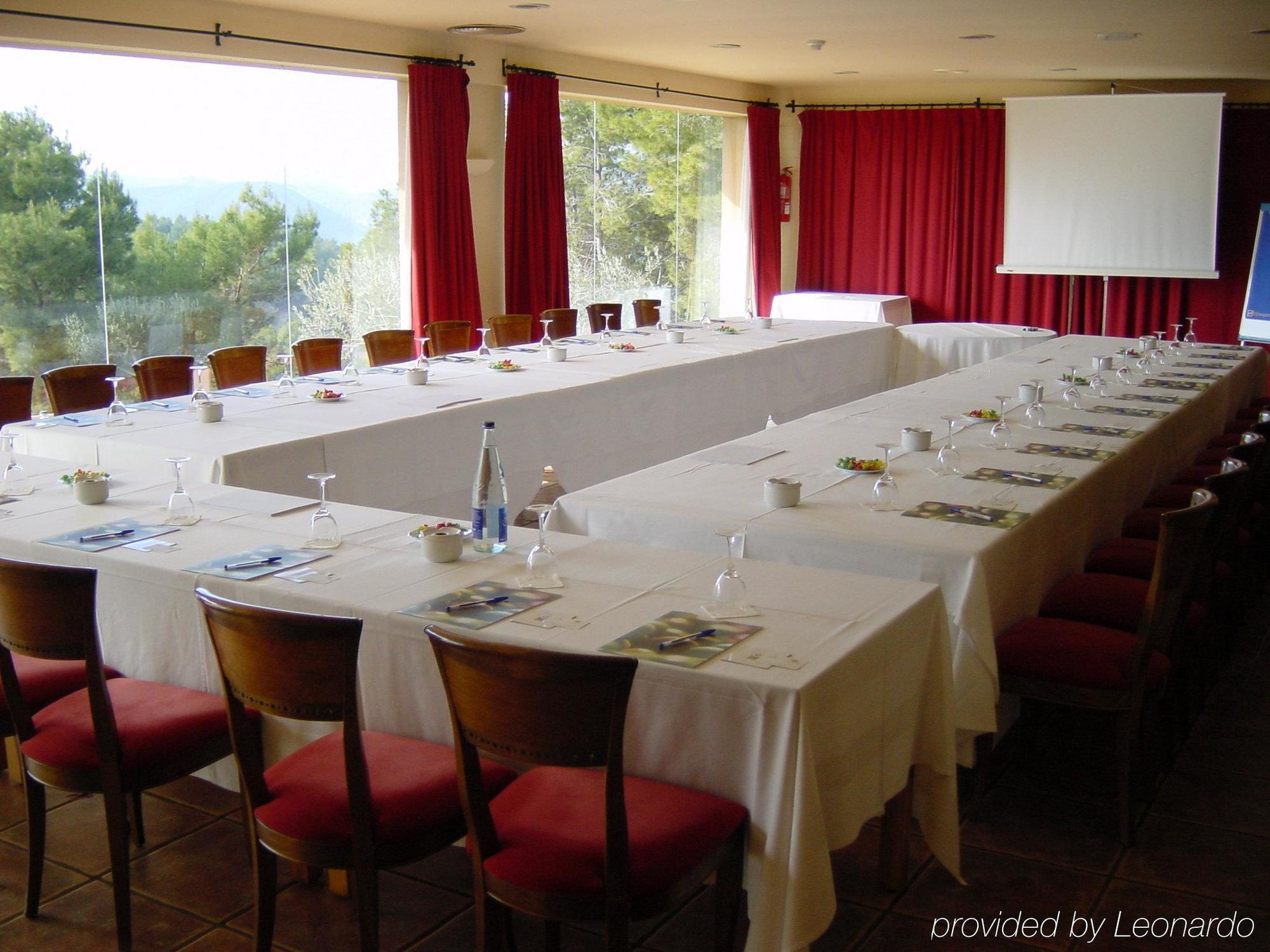Hotel Golf Can Rafel Corbera de Llobregat Instalações foto